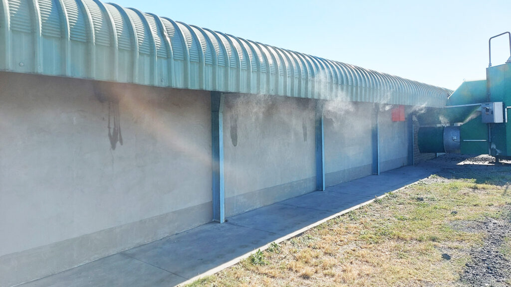A South African chicken house making use of high-pressure misting systems.