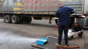Removing Rust and Paint from Scaffolding and Other Construction Equipment with Wet Sandblasting